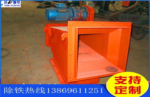 海南超強(qiáng)磁液體管道除鐵器_海南超強(qiáng)磁液體管道除鐵器批發(fā)價(jià)格_使用說明書原理型號(hào)，強(qiáng)磁除鐵器中的核心部件永磁體是以釹鐵硼稀土材料加工而的，很多人好奇那么除鐵器中的永磁體的磁性到底能維持多久呢?若是照正常的存儲(chǔ)條件的話，永磁鐵10年時(shí)間損失的磁場(chǎng)強(qiáng)度也不應(yīng)該超出1%。不過實(shí)際使用中，卻是有如下情況會(huì)大大加速強(qiáng)磁除鐵器磁力的衰減速度：  一、海南超強(qiáng)磁液體管道除鐵器_海南超強(qiáng)磁液體管道除鐵器批發(fā)價(jià)格_使用說明書原理型號(hào)  1、 過高的溫度：強(qiáng)磁除鐵器所處的周圍環(huán)境溫度如果高于釹鐵硼材料的穩(wěn)定溫度范圍就會(huì)加速其失磁，熱量會(huì)顯著降低永磁體的磁性。標(biāo)準(zhǔn)的釹鐵硼稀土材料的最高穩(wěn)定溫度為80℃。耐高溫永磁體一般在140℃。而鋁鎳鈷永磁體的最高使用溫度能都達(dá)到540℃，釤鈷永磁體及鐵氧體差不多是300℃。  3、 物理損傷：強(qiáng)磁除鐵器所用永磁材料的物料特性決定了，其整體是較為脆弱的，若是受到外力的撞擊很容易出現(xiàn)斷裂。受到外力損傷破損之后的釹鐵硼永磁體，磁性將會(huì)下降。  3、 焊接工藝：強(qiáng)磁除鐵器制造或安裝時(shí)永磁體周圍的焊接操作也會(huì)導(dǎo)致其磁性能下降，這一般是因?yàn)楹附舆^程中產(chǎn)生的熱量或電流所導(dǎo)致的。  4、 有液體侵蝕：若是強(qiáng)磁除鐵器的外殼受損，潮濕的空氣就有可能進(jìn)入設(shè)備內(nèi)，跟永磁鐵的鍍層相接觸，久而久之就會(huì)讓磁性材料產(chǎn)生氧化，進(jìn)而造成其磁性能的衰減。